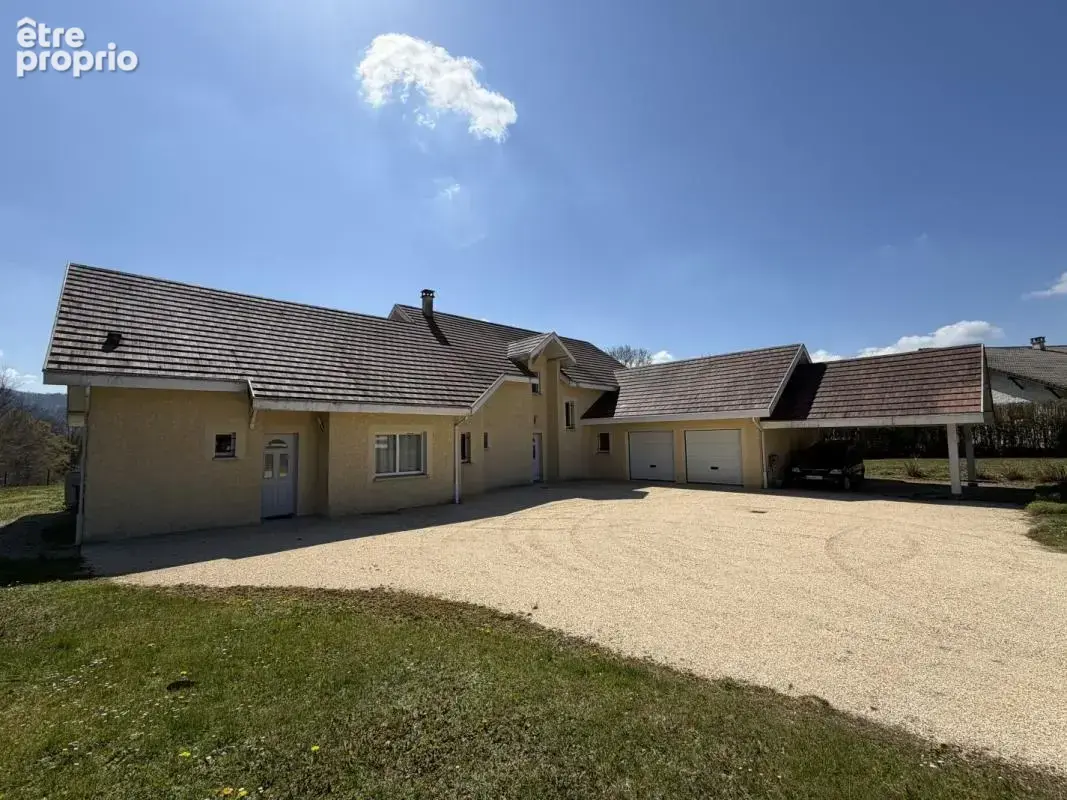 Maison 9 pièces 240 m² à vendre à Saint-Geoire-En-Valdaine (38620) - photo 1