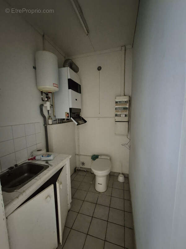 Bâtiment industriel à vendre   Alès • ±660 m2 sur terrain clos 1 389 m2 - photo 29