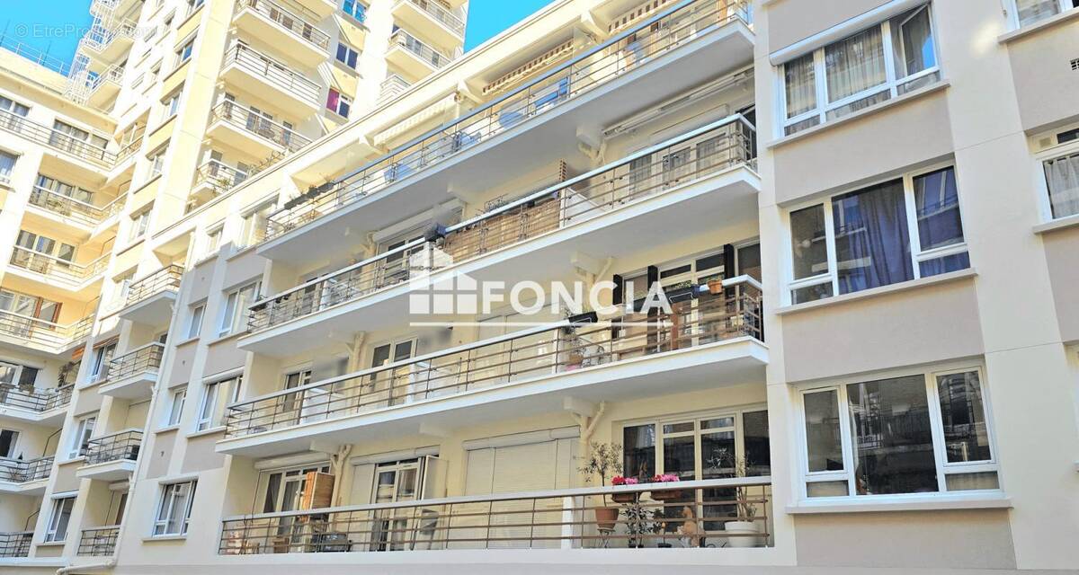 Appartement à PARIS-17E