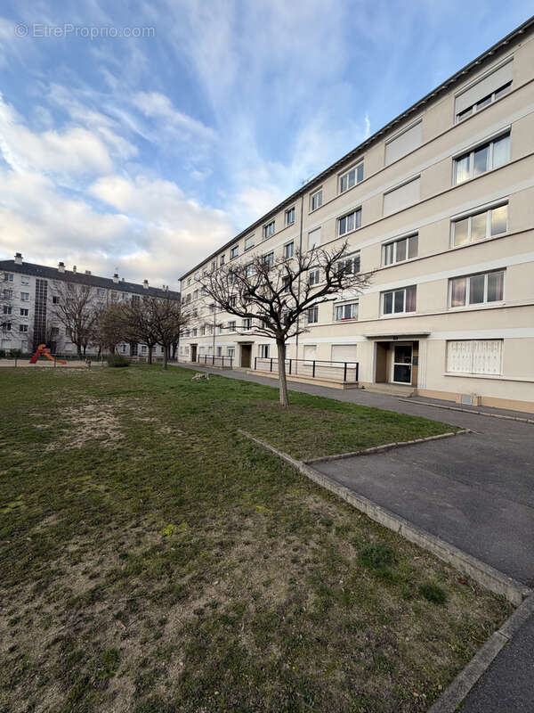 Appartement à HOUILLES