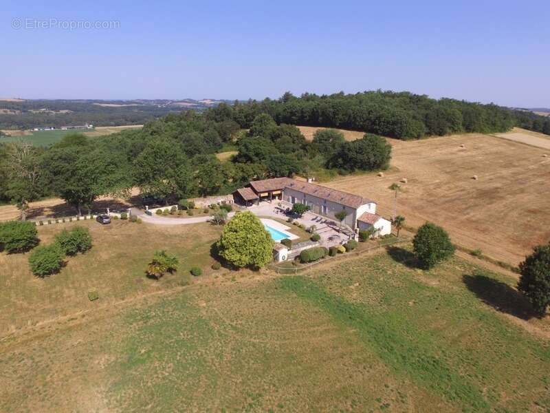 Maison de caractère rénovée dans les Hautes-Pyrénées (65) – Vue imprenable sur les Pyrénées, terrain de 1,7 ha - photo 18
