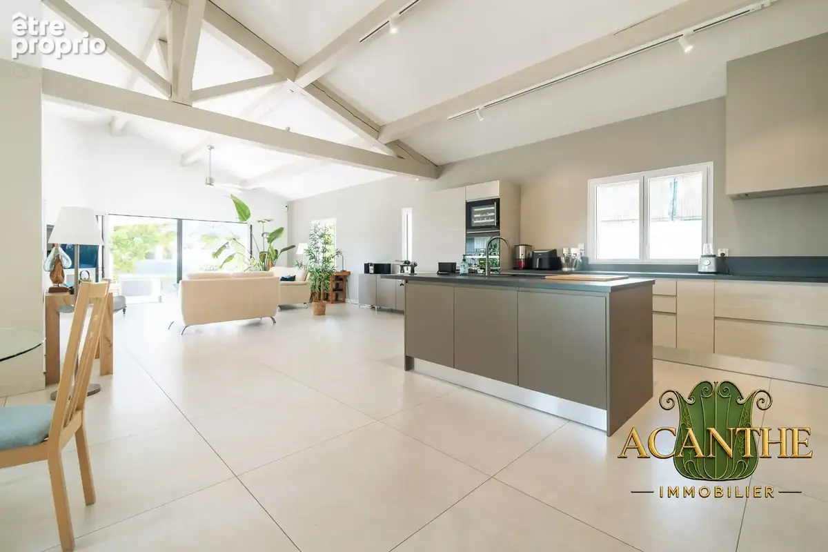 Maison 7 pièces 218 m² à vendre à Saint-Clement-De-Riviere (34980) - photo 2