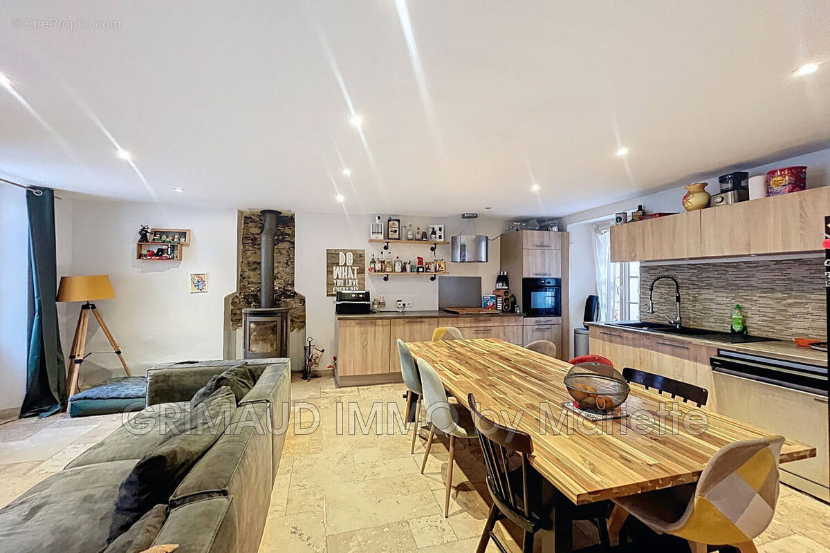 Maison à LA GARDE-FREINET