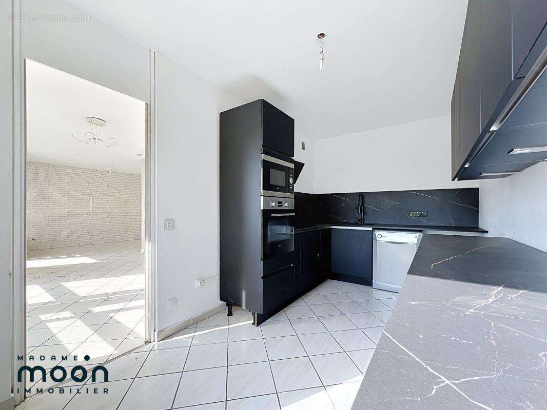 Exclusivité Oullins Pierre Bénite Montmein appartement - Cave - Balcon T4 77m² - photo 7