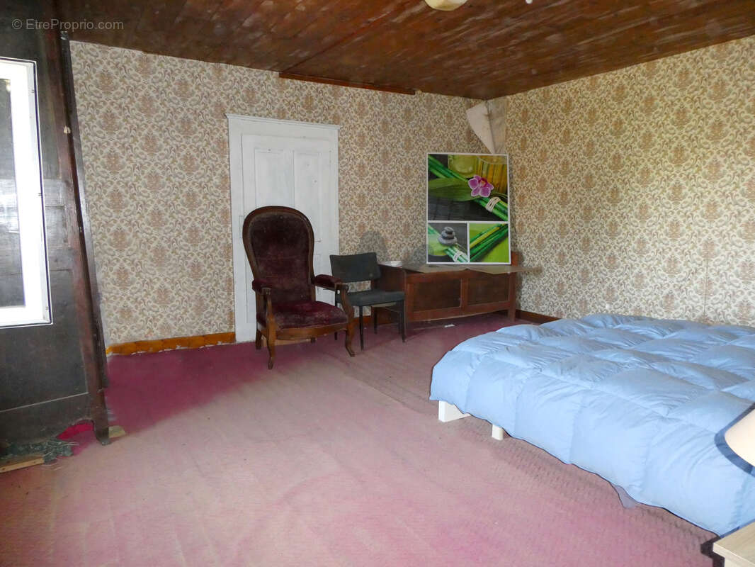 Maison à SAINT-CLEMENT-LES-PLACES