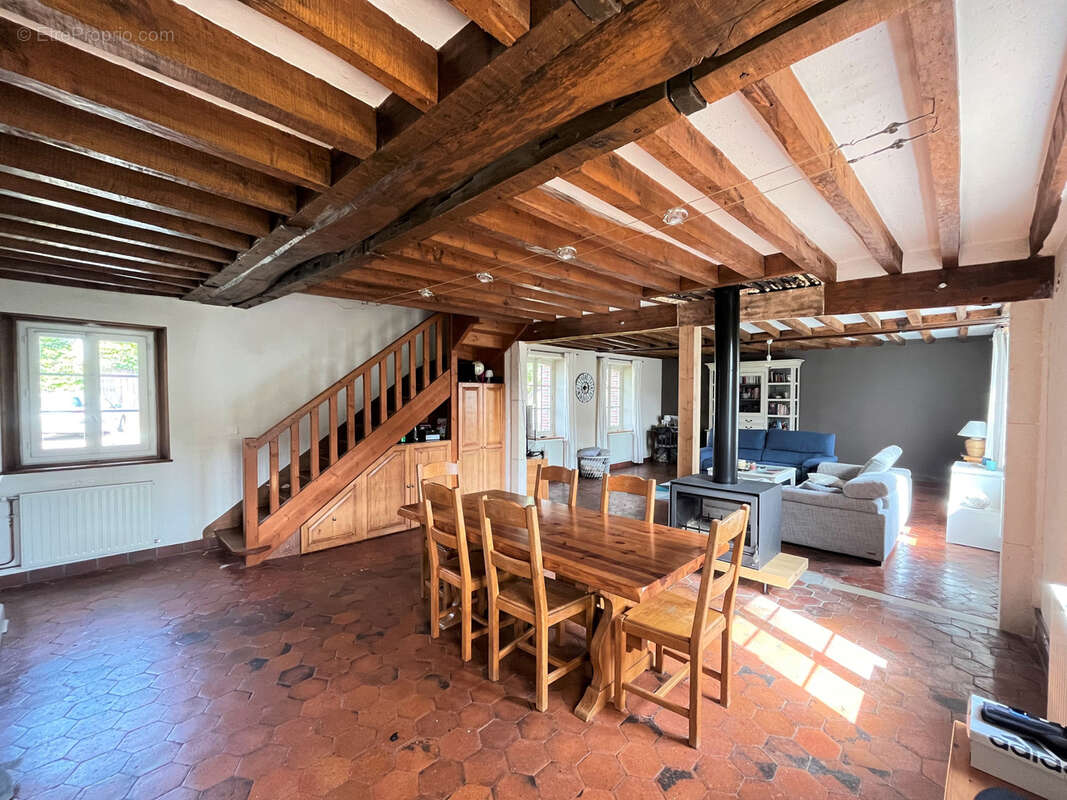 Maison à TREMBLAY-LES-VILLAGES