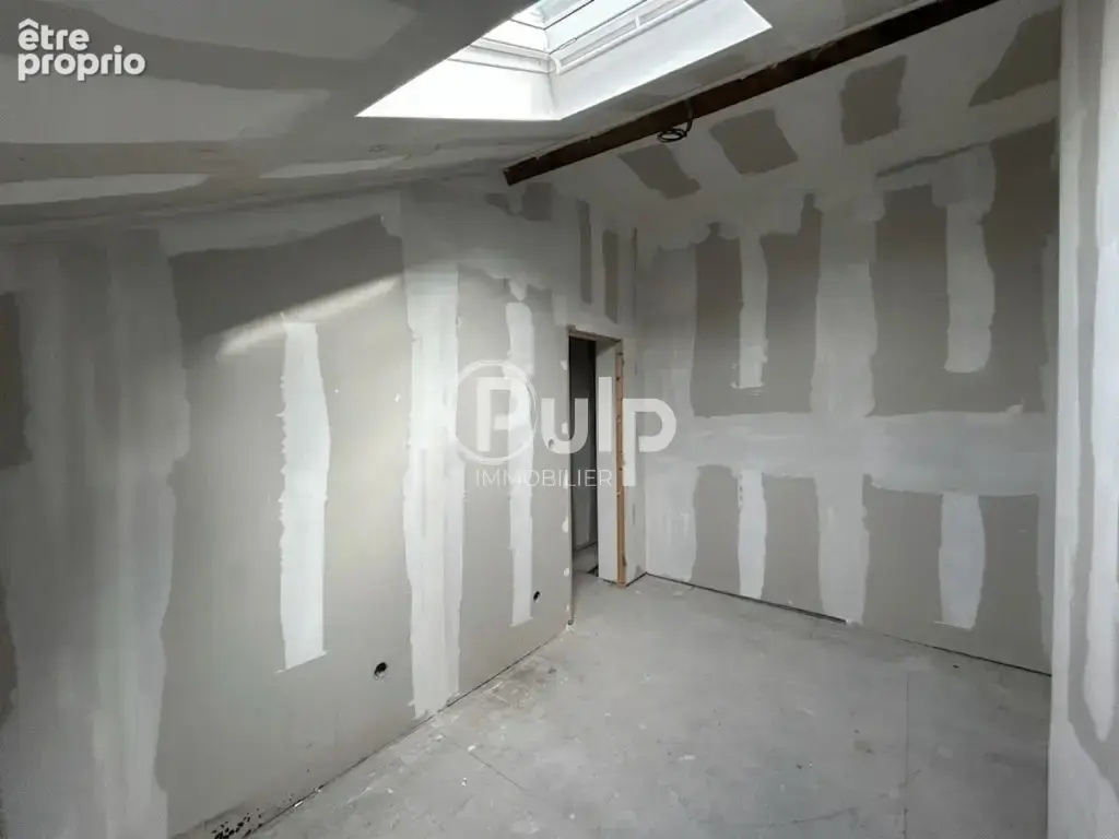Immeuble de rapport - 2 appartements - Local commercial - Hangar 200 m2 - photo 4