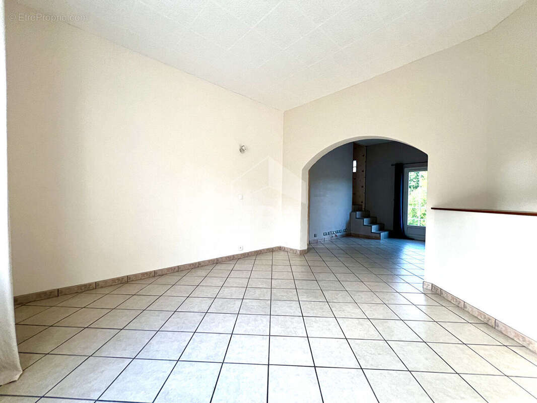 Maison à MONTEREAU-FAULT-YONNE