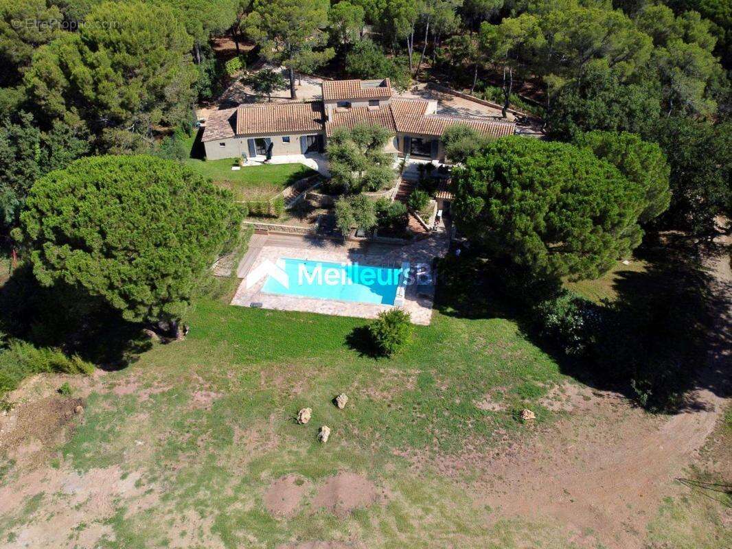 Maison à ROQUEBRUNE-SUR-ARGENS