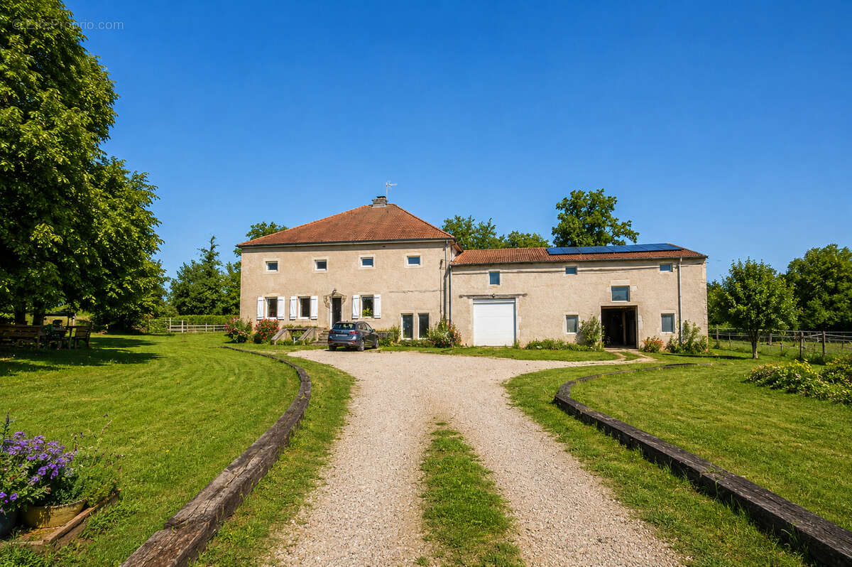 Maison à ATTIGNEVILLE
