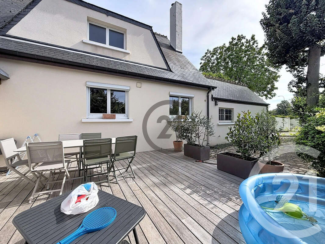 Maison 191 m² à Saint-Julien-Les-Villas  - photo 19