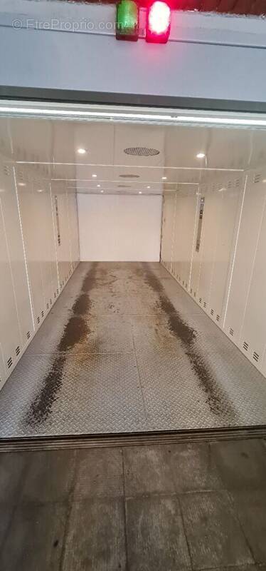 Parking à PARIS-16E