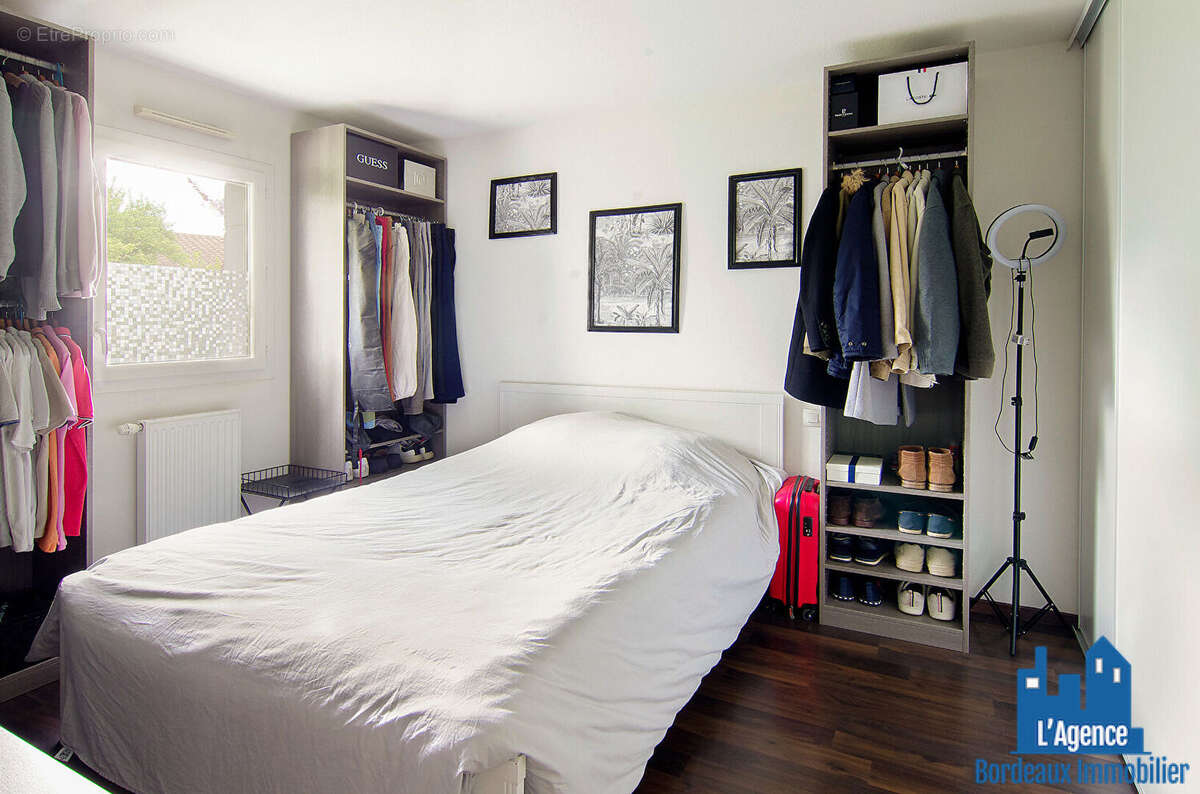 Appartement à VILLENAVE-D&#039;ORNON