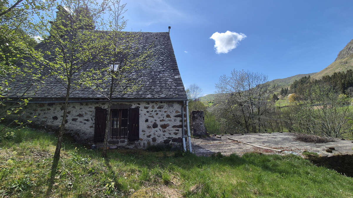 Maison à MANDAILLES-SAINT-JULIEN
