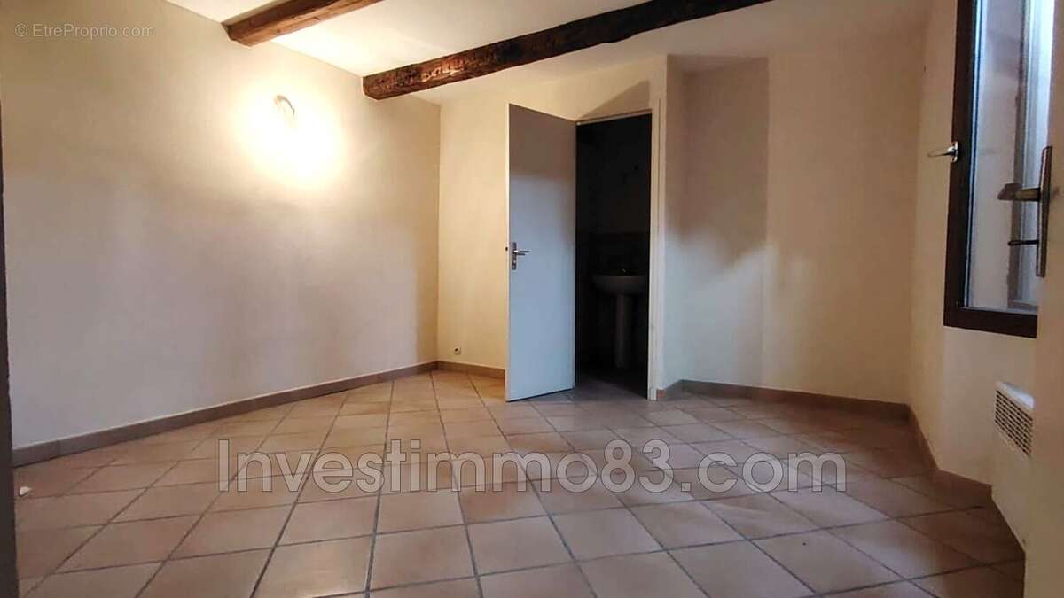 Appartement à CUERS