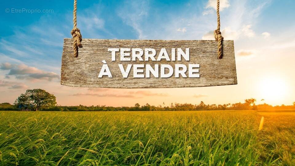 Terrain à FRENOUVILLE