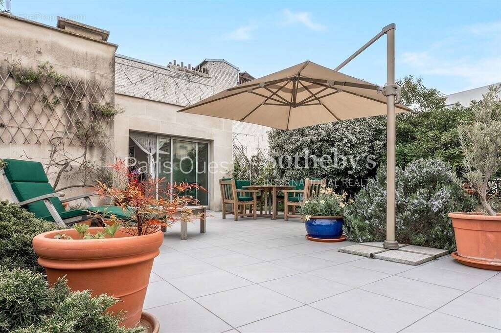 Appartement à NEUILLY-SUR-SEINE