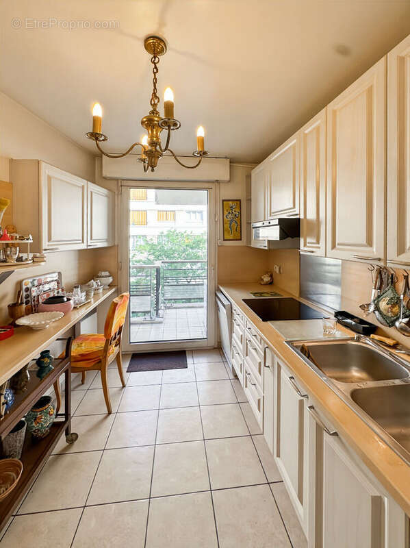 Appartement à PARIS-12E