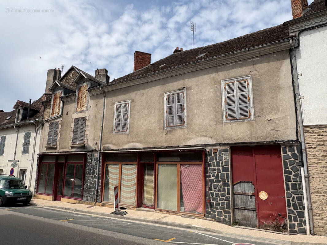Appartement à SAINT-YRIEIX-LA-PERCHE