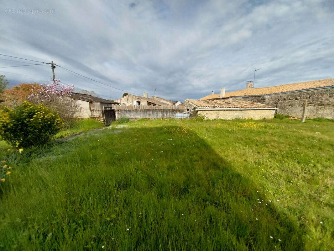 Photo 2 - Maison à SAINT-POMPAIN