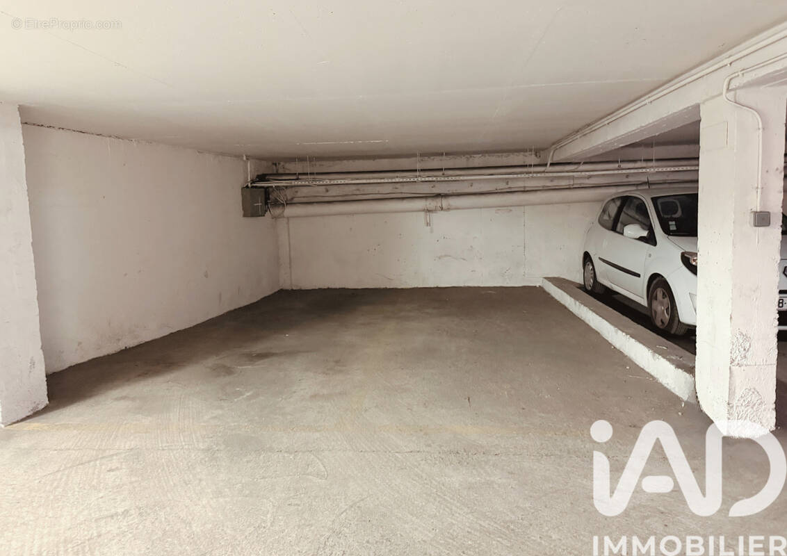 Photo 1 - Parking à PARIS-11E