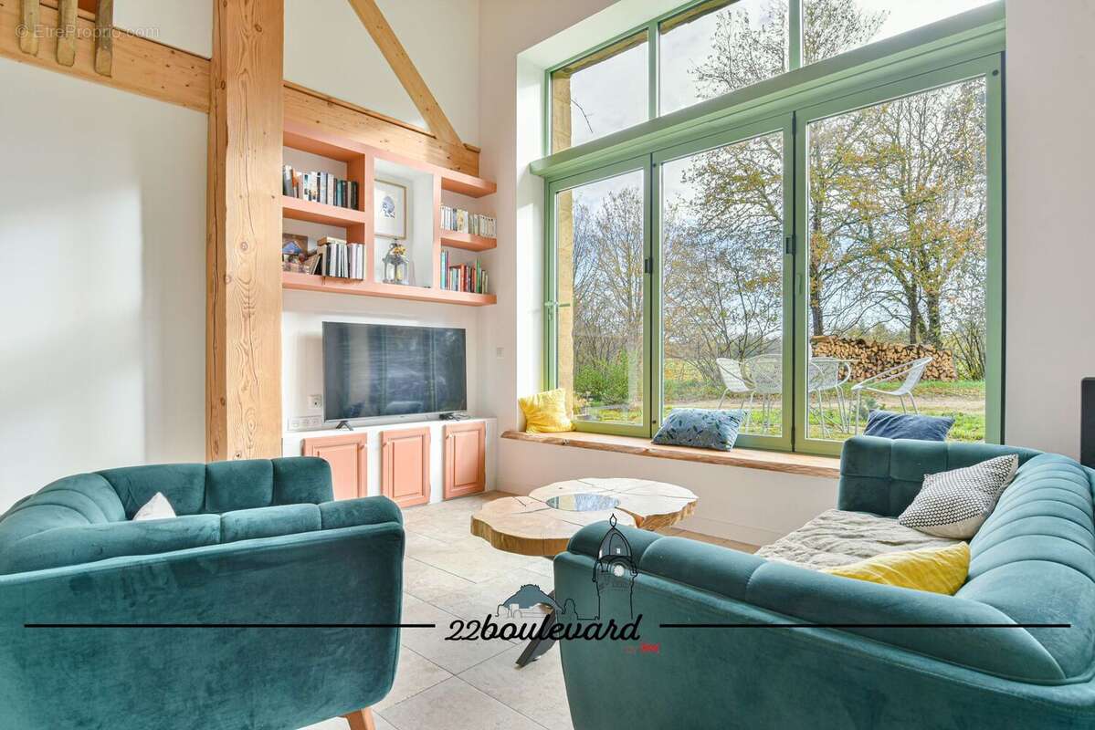 Maison à COMPREIGNAC