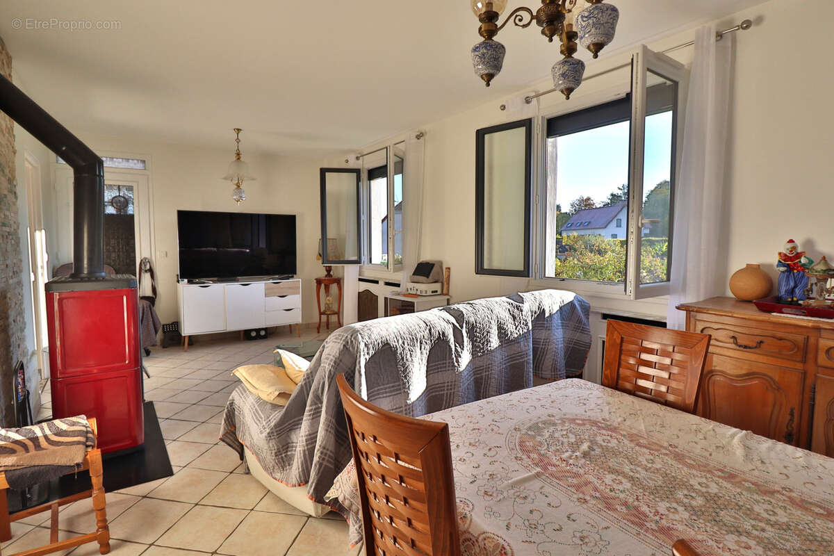 Maison à SAINT-PARRES-AUX-TERTRES