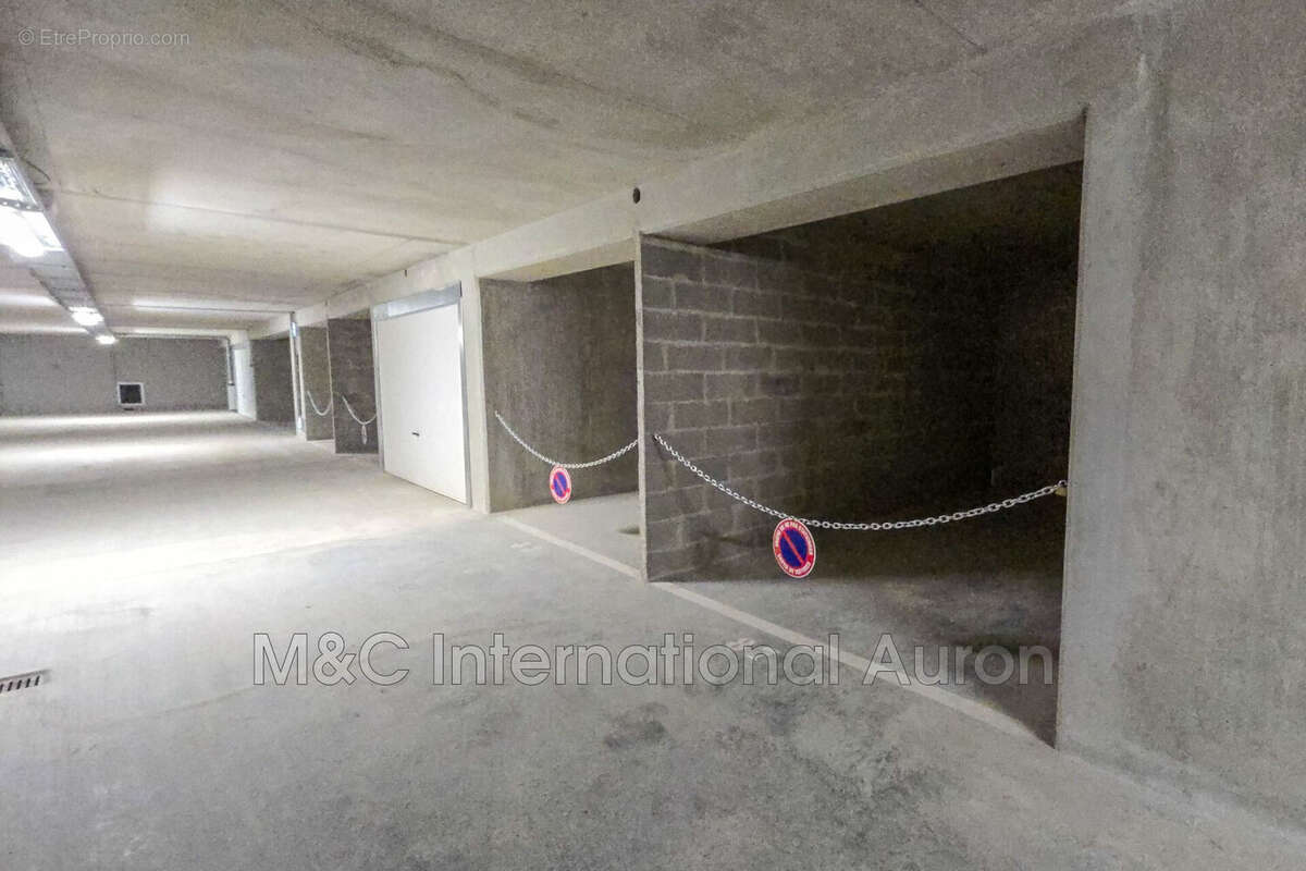 Parking à SAINT-ETIENNE-DE-TINEE