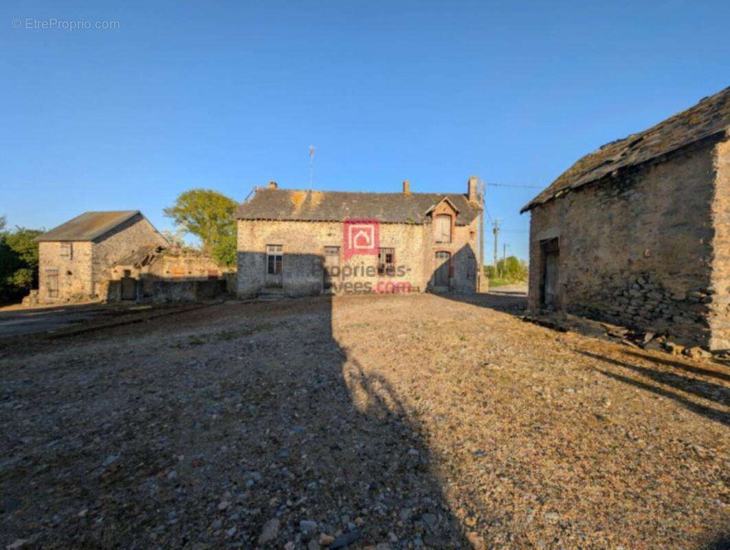 Ensemble de bâtiments anciens à rénover ? Projet de vie ou d'investissement sur 4200 m² - photo 10