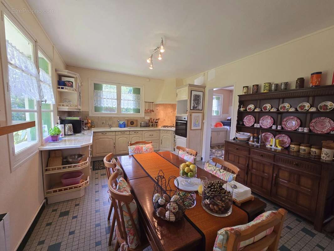 Propriété avec 2 maisons , dépendances et 1 hectare de terrain - photo 5