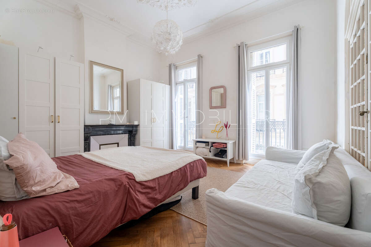 Appartement à MARSEILLE-1E
