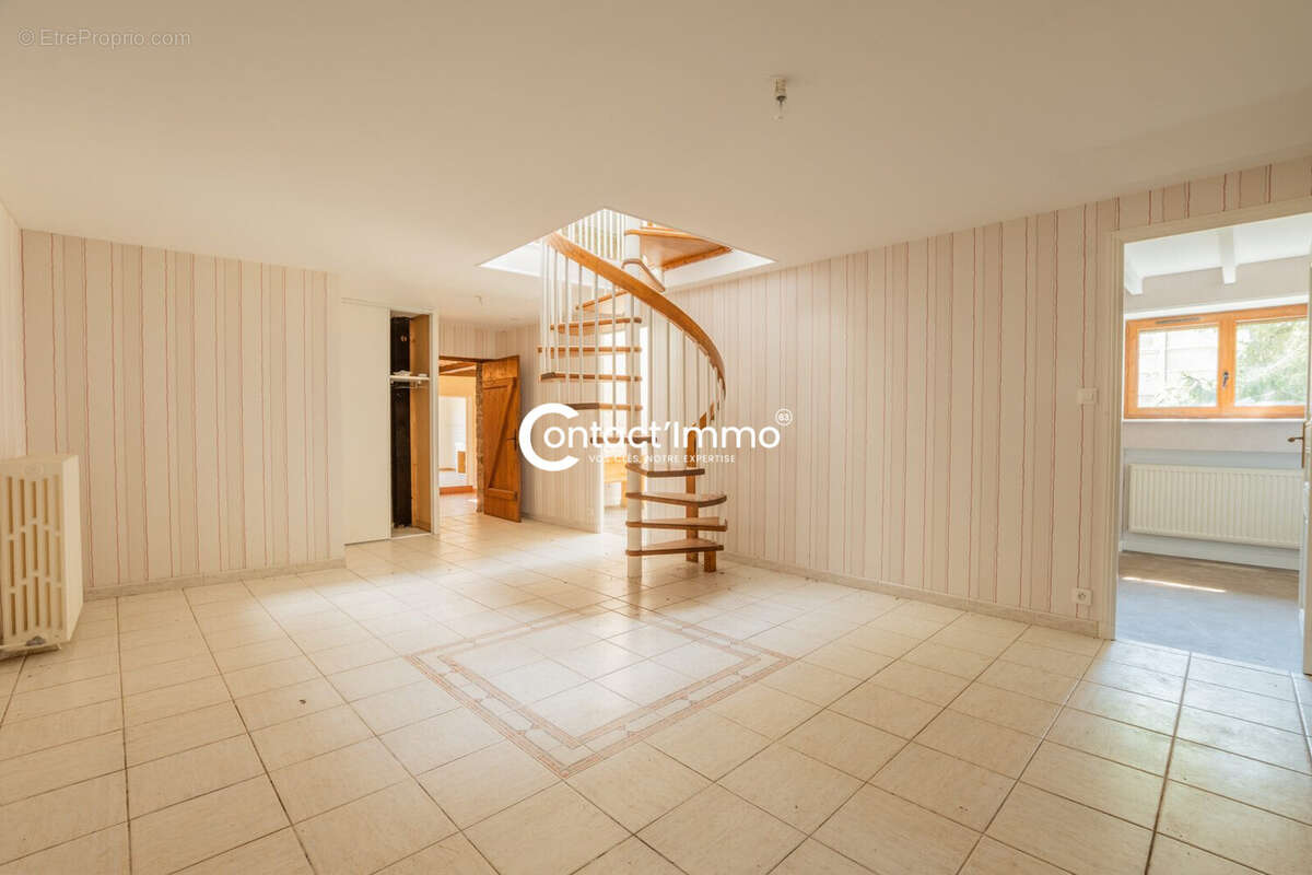Maison 176 m² à Ravel  - photo 8