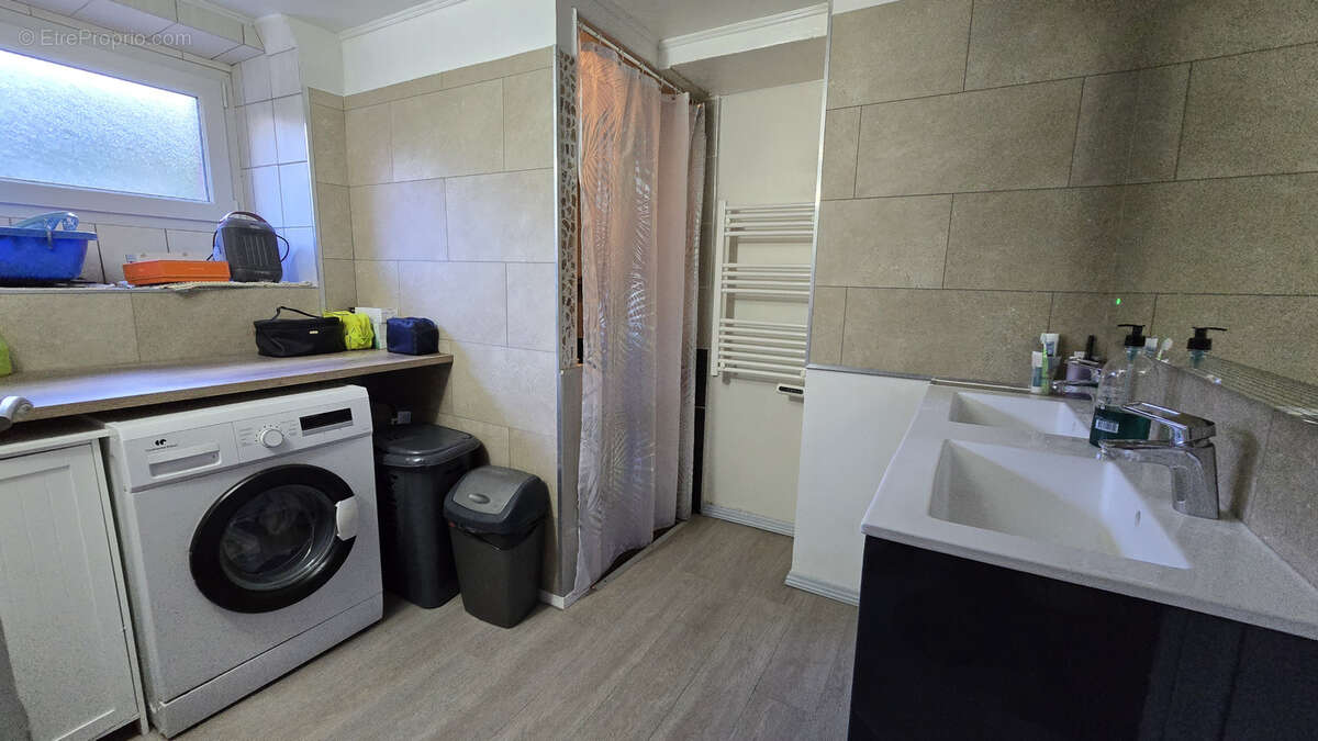 Appartement à LA CROIX-DE-LA-ROCHETTE