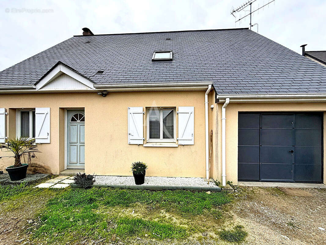 Maison à VILLEVEQUE