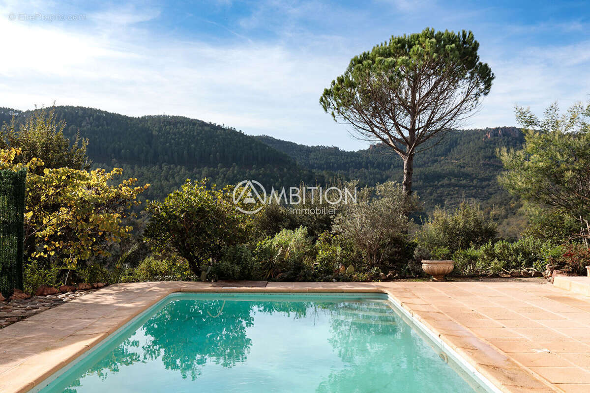 Maison à BAGNOLS-EN-FORET