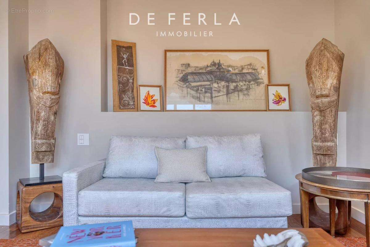 Appartement à PARIS-8E