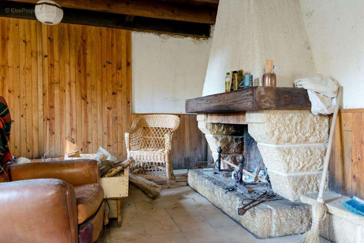 Maison à AUXELLES-HAUT