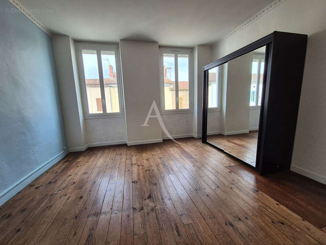 Maison à VILLENEUVE-DE-MARSAN