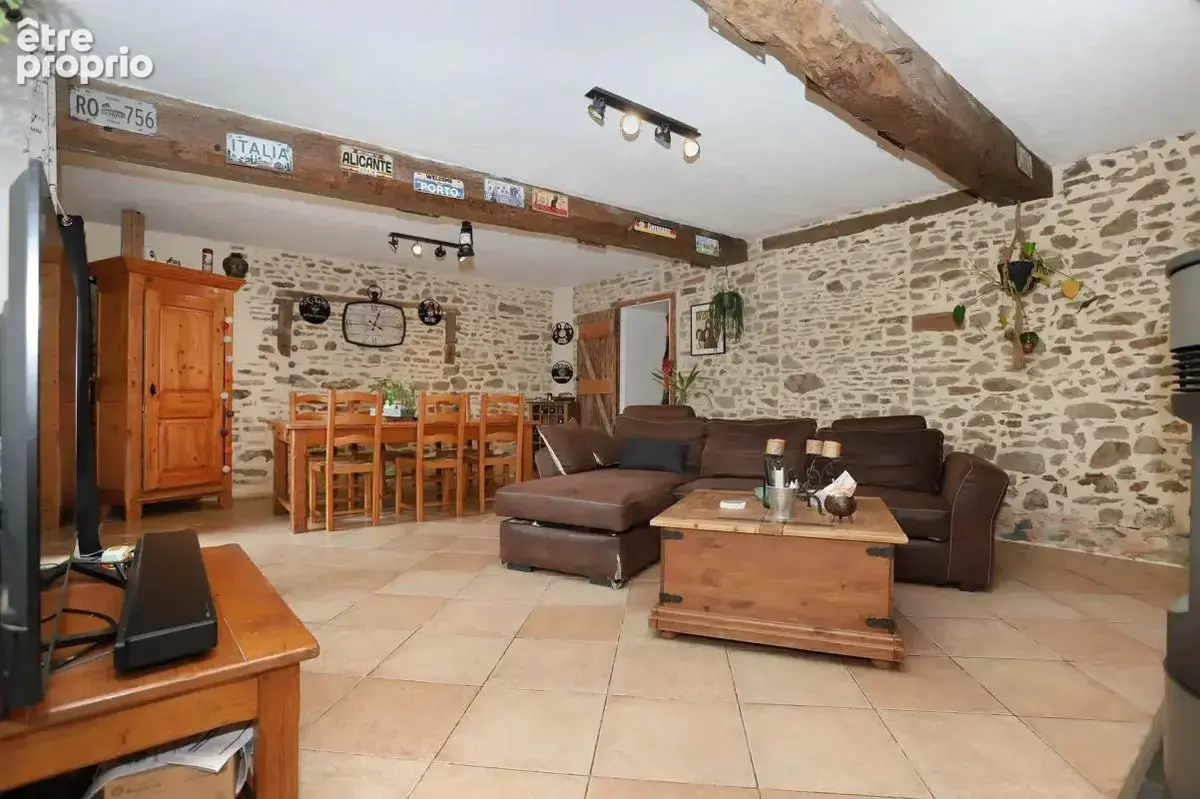 Maison de 194 m2 - 5 pièces - Martigné-Ferchaud - photo 6