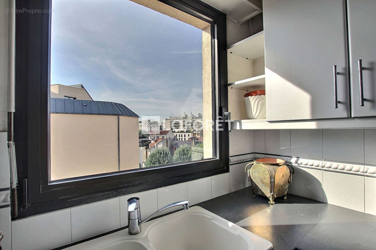 Appartement à COURBEVOIE