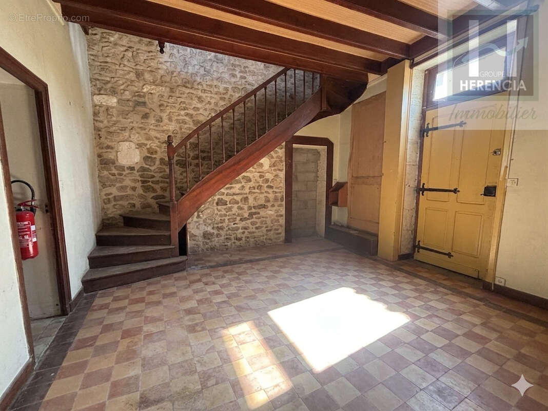 Maison à RUELLE-SUR-TOUVRE
