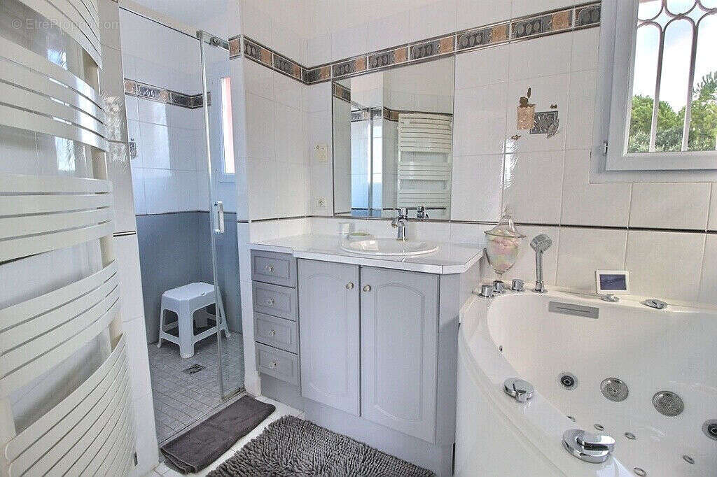 Maison à ROQUEBRUNE-SUR-ARGENS