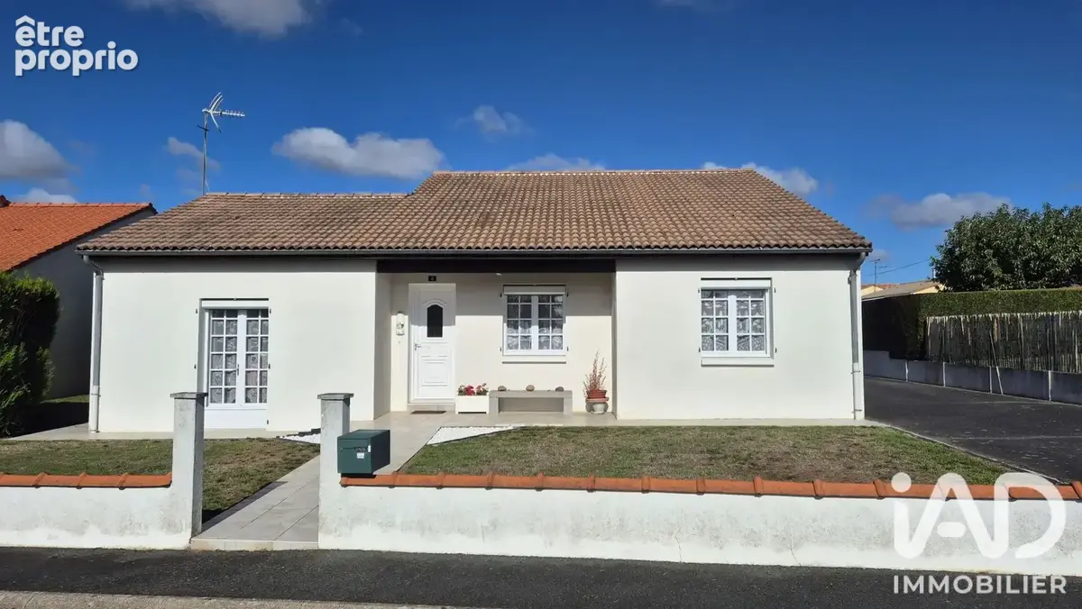 Photo 1 - Maison à SAINT-PIERRE-DES-ECHAUBROGNES