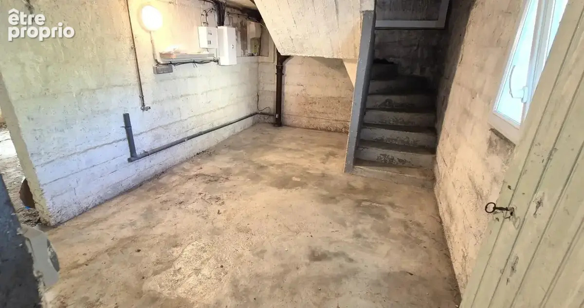 Belle Maison sur Sous-sol de 88 m² Rénovée avec Cours, Cave, Buanderie, Garage de 24 m² et un Terrain clos et entretenu de 329 m - photo 15
