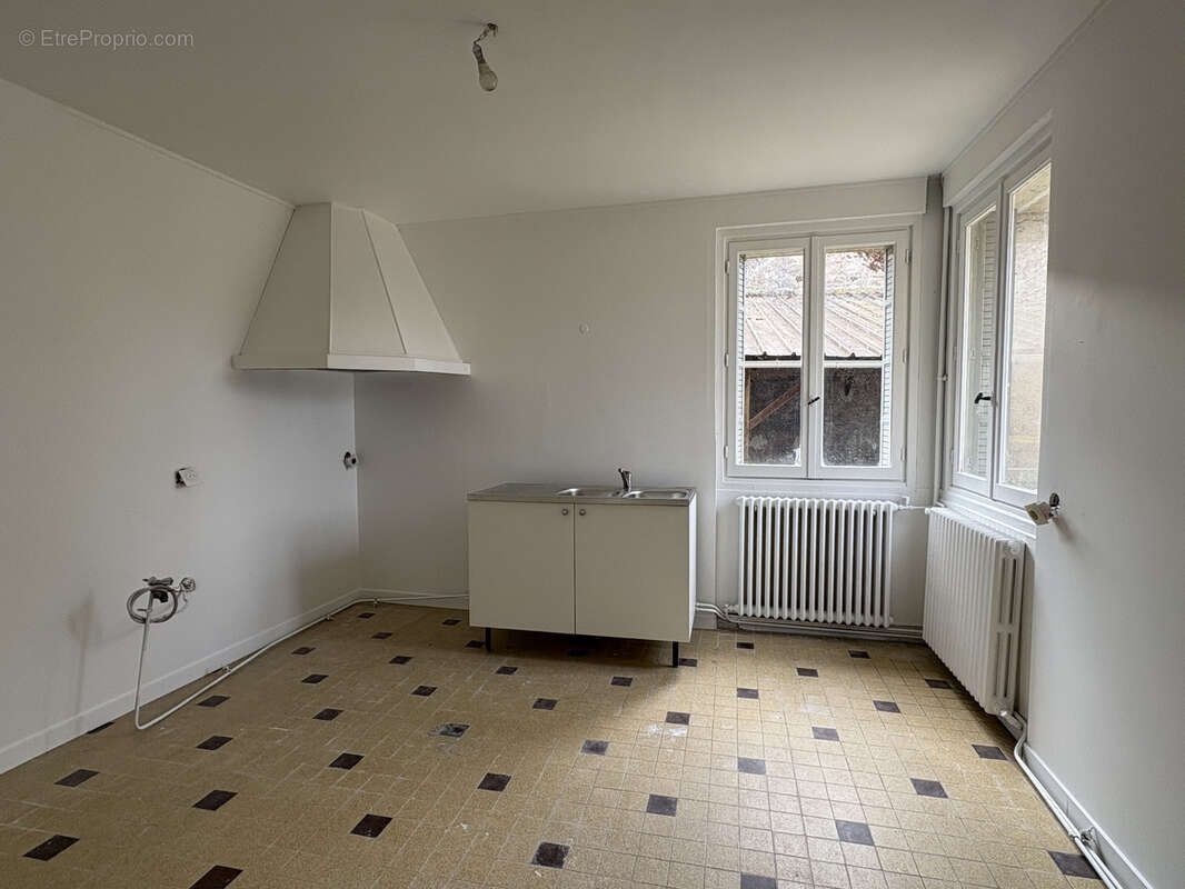 Maison à CHEZY-SUR-MARNE