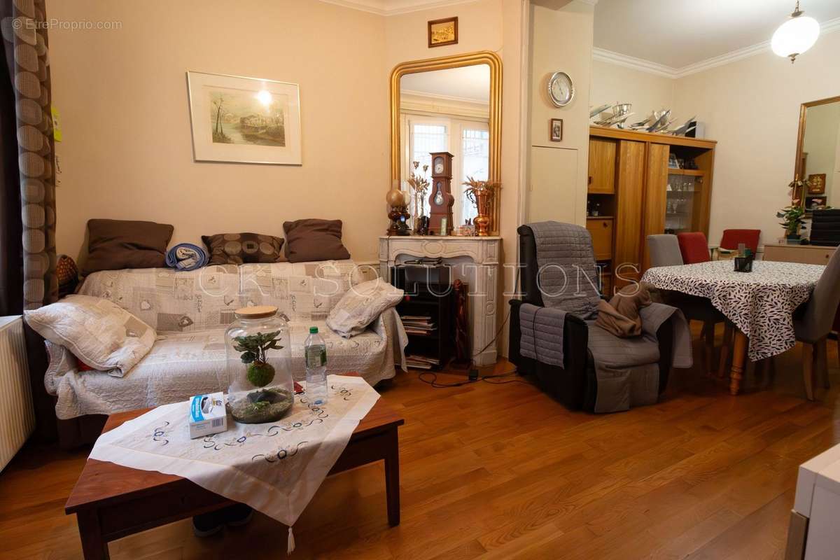Appartement à PARIS-8E