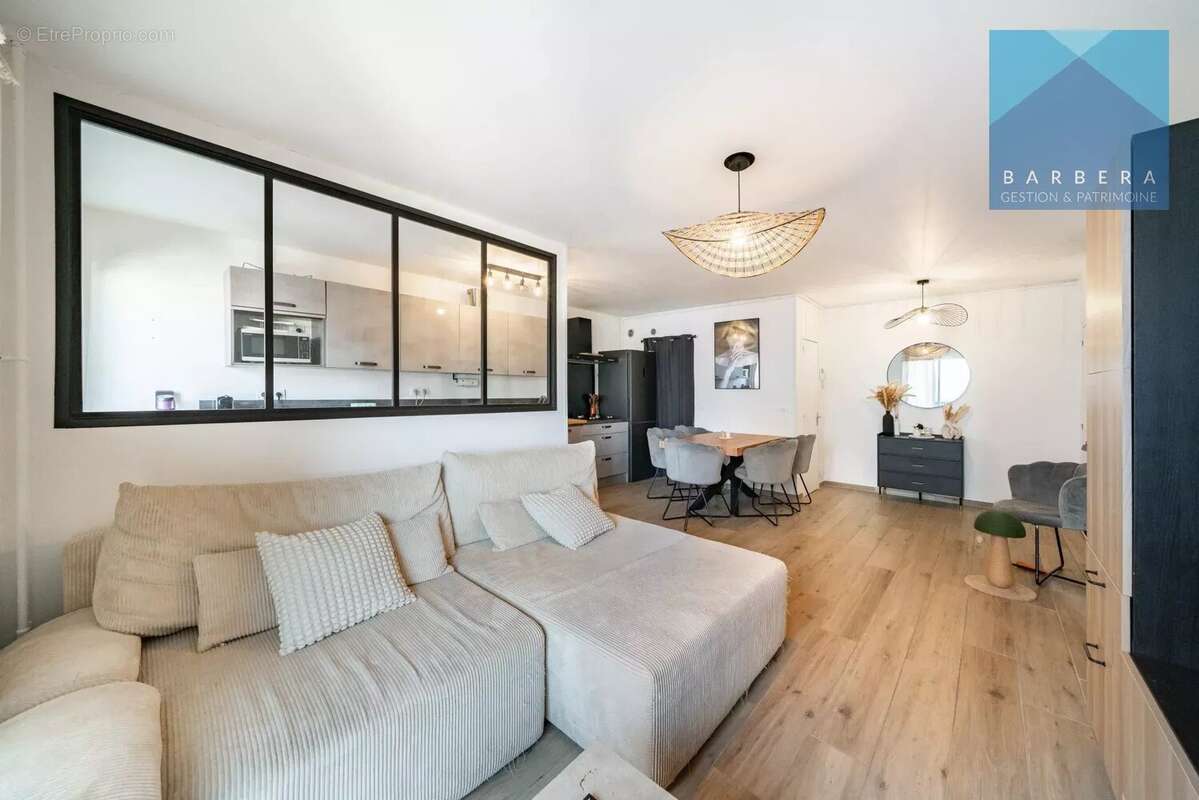 Appartement à SAINT-LAURENT-DU-VAR