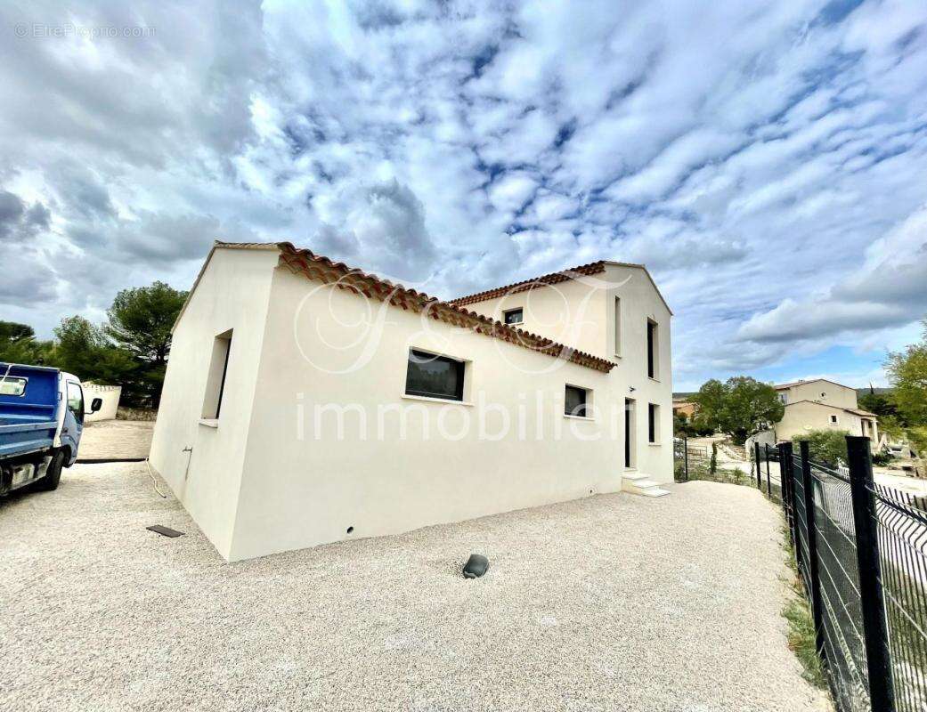 Maison à SAINT-SATURNIN-LES-APT