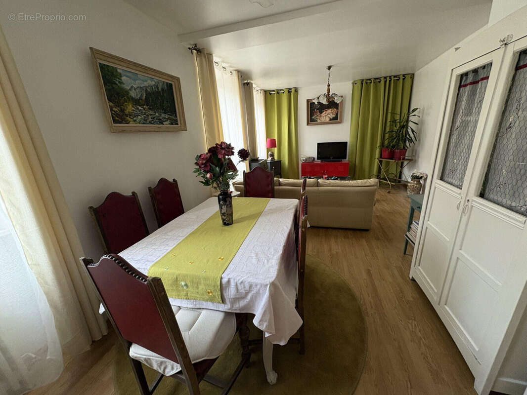 Maison à VILLENEUVE-L'ARCHEVEQUE