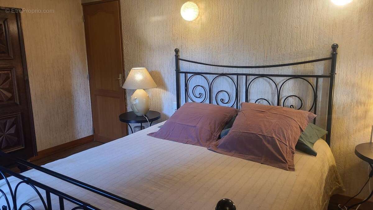 Maison à SAINT-NAZAIRE-DE-VALENTANE